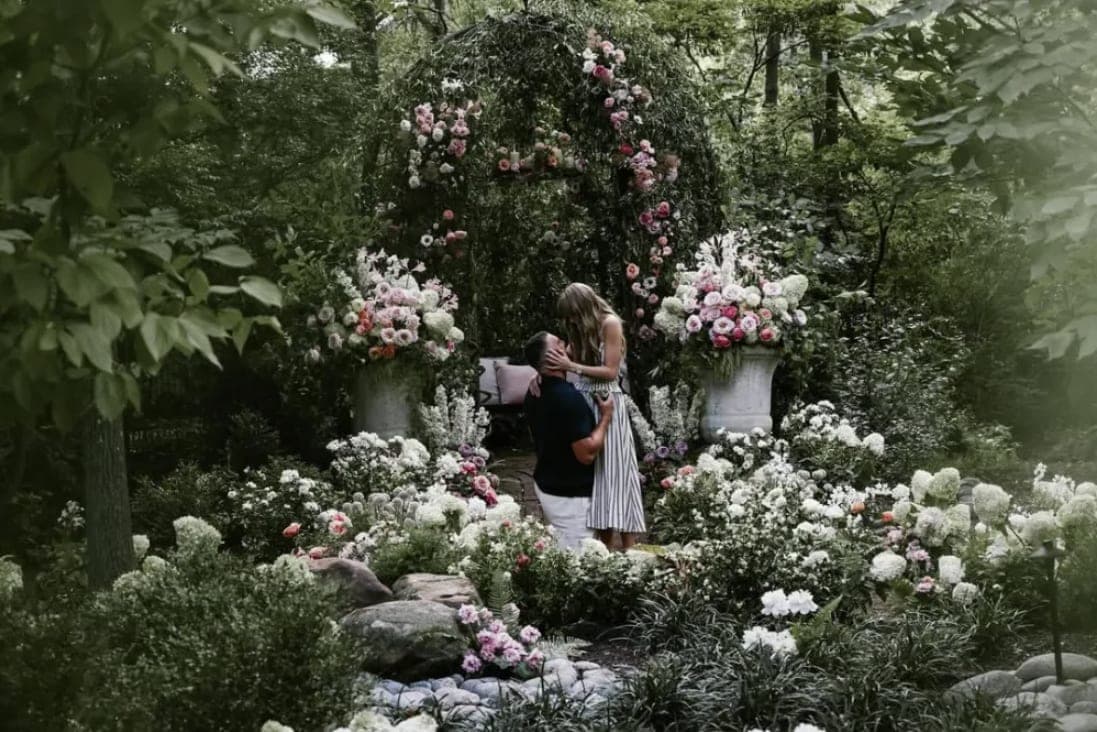 Taylor Swift & Travis Kelce Engagement: Expert Compatibility Analysis